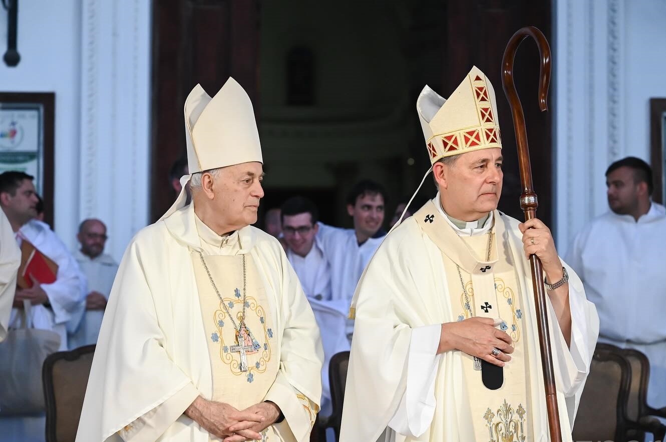 Juan Alberto Puiggari, ex arzobispo; Raúl Martín, actual jefe de la Iglesia de Paraná.