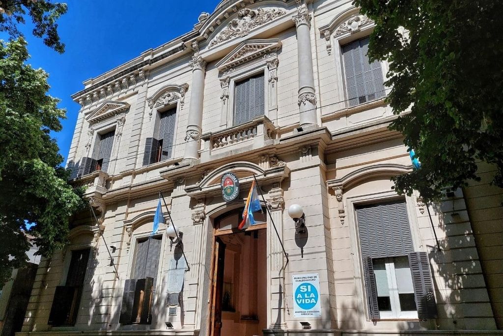 Una mujer policía se lesionó con su propia arma