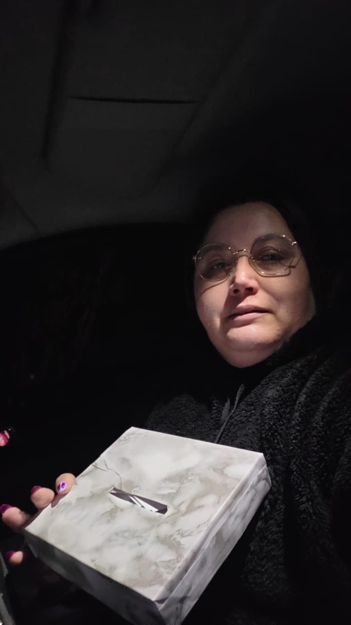 Lorena y su caja con intenciones